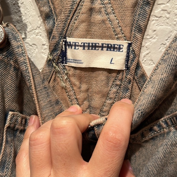 WE THE FREE Ziggy Shortalls Loose Fit Jumpsuit in Peach size L - Picture 12 of 14